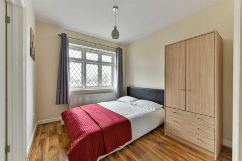 92 Amberley Gardens, Epsom, KT19 0NG