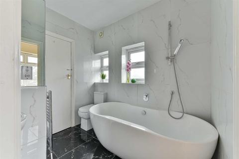 92 Amberley Gardens, Epsom, KT19 0NG