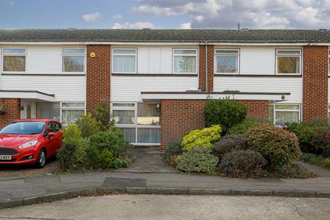 3 Fennells Mead, Epsom, KT17 1TX