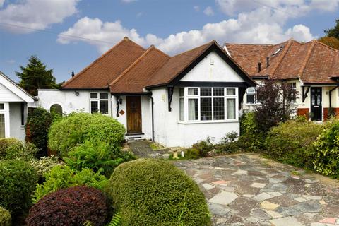 19 The Warren, Worcester Park, KT4 7DH