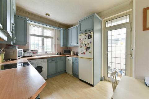 19 The Warren, Worcester Park, KT4 7DH