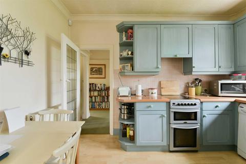 19 The Warren, Worcester Park, KT4 7DH