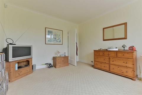 19 The Warren, Worcester Park, KT4 7DH