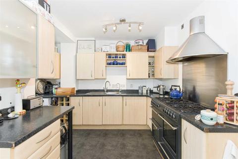 10 Elmstead Gardens, Worcester Park, KT4 7BD