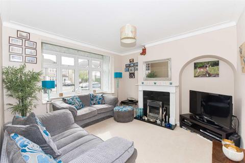 10 Elmstead Gardens, Worcester Park, KT4 7BD