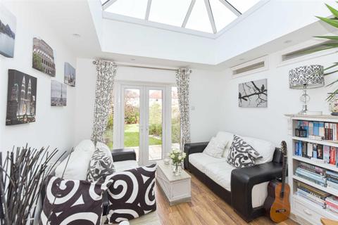 10 Elmstead Gardens, Worcester Park, KT4 7BD