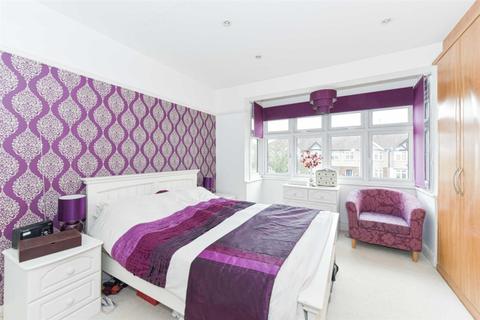 10 Elmstead Gardens, Worcester Park, KT4 7BD
