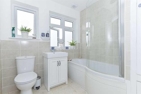 10 Elmstead Gardens, Worcester Park, KT4 7BD