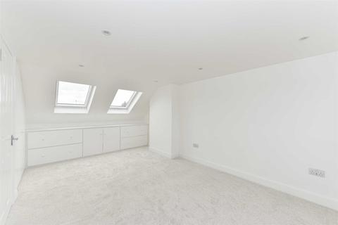 10 Elmstead Gardens, Worcester Park, KT4 7BD