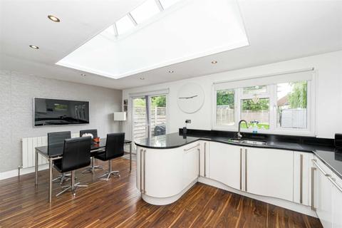 95 Oaks Avenue, Worcester Park, KT4 8XG