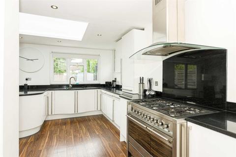 95 Oaks Avenue, Worcester Park, KT4 8XG