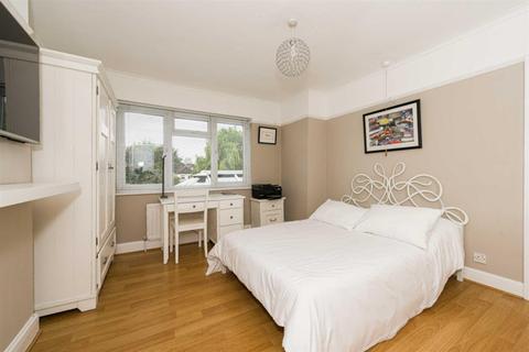 95 Oaks Avenue, Worcester Park, KT4 8XG