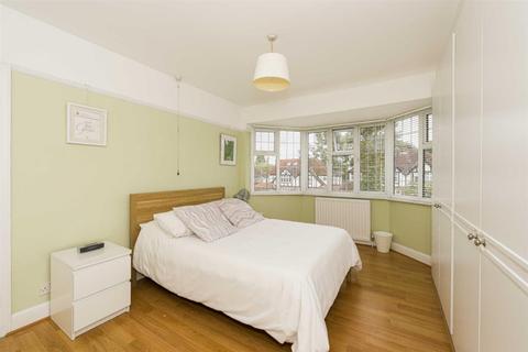 95 Oaks Avenue, Worcester Park, KT4 8XG