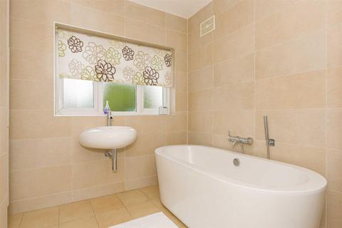 95 Oaks Avenue, Worcester Park, KT4 8XG