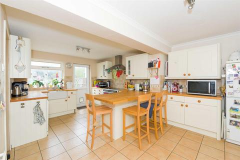 1 Iris Road, West Ewell, Epsom, KT19 9NH