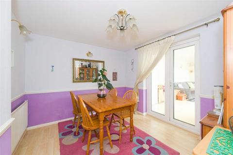 1 Iris Road, West Ewell, Epsom, KT19 9NH