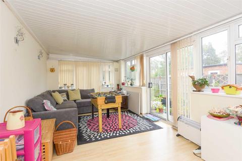 1 Iris Road, West Ewell, Epsom, KT19 9NH