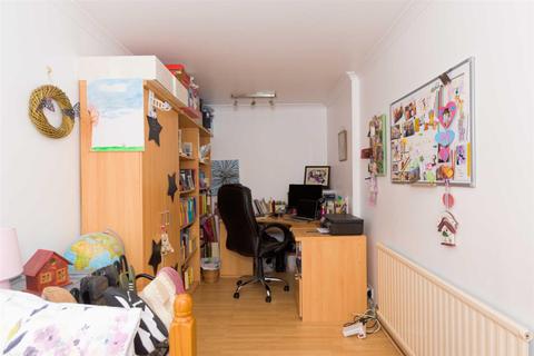 1 Iris Road, West Ewell, Epsom, KT19 9NH