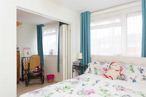 1 Iris Road, West Ewell, Epsom, KT19 9NH