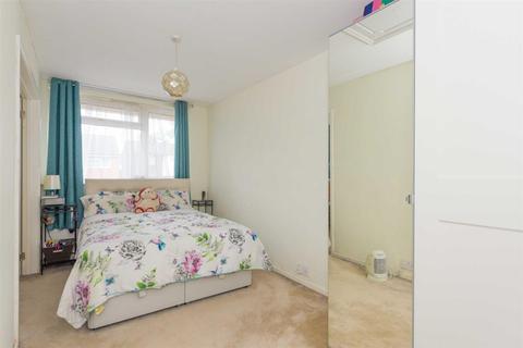 1 Iris Road, West Ewell, Epsom, KT19 9NH