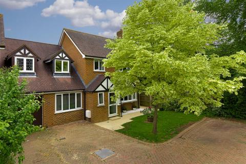 11 Bluegates, Ewell, Epsom, KT17 2SA
