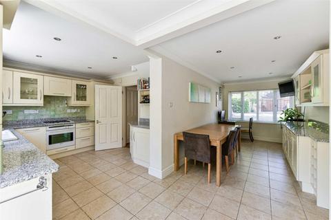 11 Bluegates, Ewell, Epsom, KT17 2SA