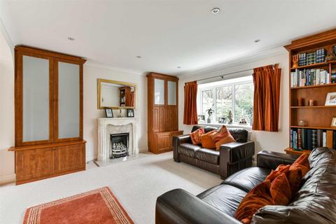 11 Bluegates, Ewell, Epsom, KT17 2SA