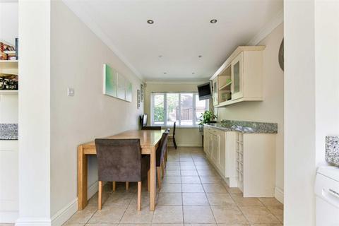 11 Bluegates, Ewell, Epsom, KT17 2SA