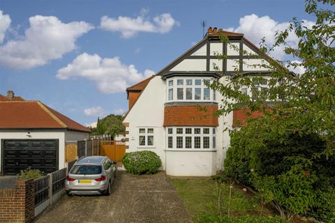 3 The Glade, Epsom, KT17 2HW