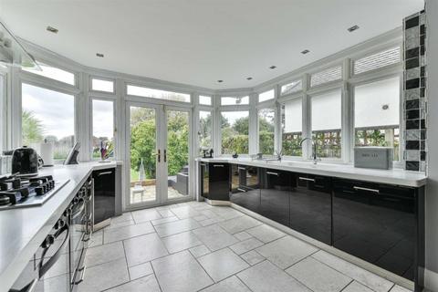 58 Chestnut Avenue, Epsom, KT19 0SZ