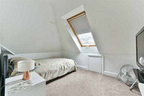 58 Chestnut Avenue, Epsom, KT19 0SZ