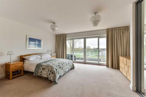 2 Barn Elms Close, Worcester Park, KT4 7AP