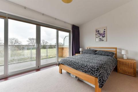 2 Barn Elms Close, Worcester Park, KT4 7AP
