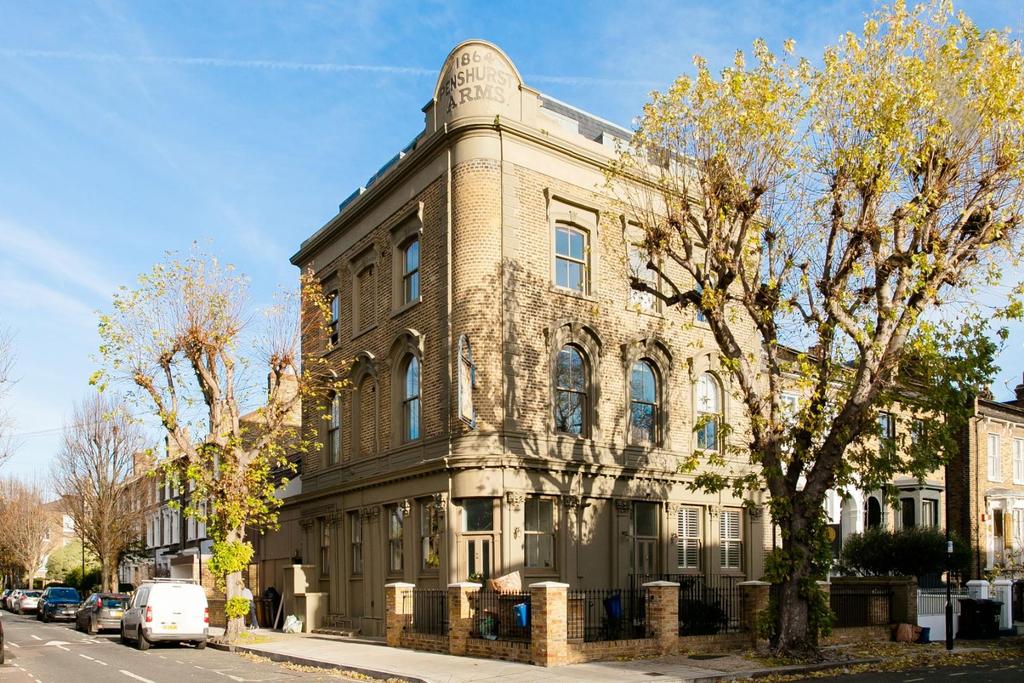 Penshurst Road, London 3 bed duplex £900,000