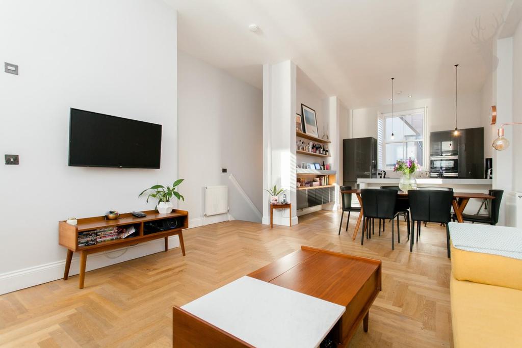 Penshurst Road, London 3 bed duplex £900,000
