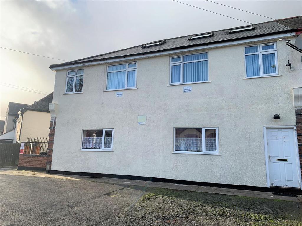 Broadstone Avenue, Walsall 2 bed flat £575 pcm (£133 pw)