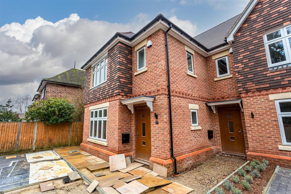 The Drive, Banstead 4 bed semidetached house £799,950
