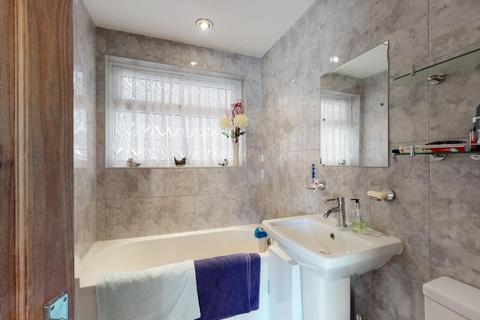 120 Downs Road, Folkestone, CT19 5PU