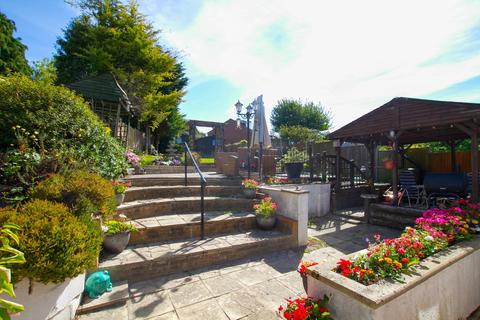 120 Downs Road, Folkestone, CT19 5PU