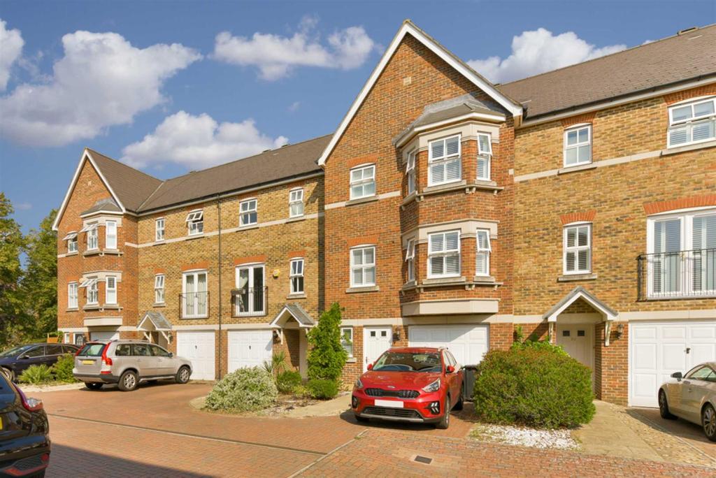 Cavendish Walk, Epsom 3 bed townhouse £565,000