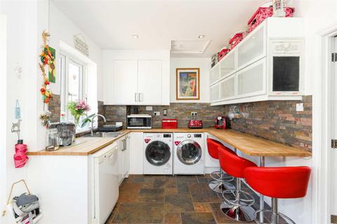 Sycamores Grange Road, Leatherhead, KT22 7JU