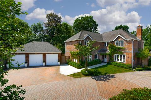 2 John Watkin Close, Epsom, KT19 7LW