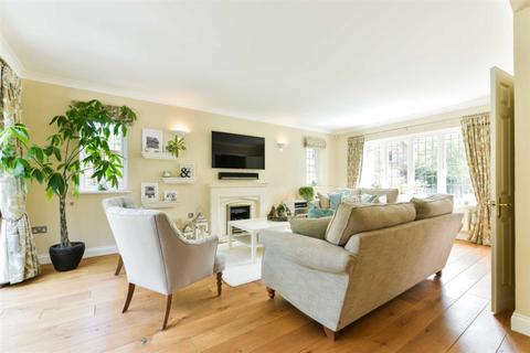 2 John Watkin Close, Epsom, KT19 7LW