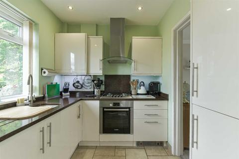 86 Berry Meade, Ashtead, KT21 1SG