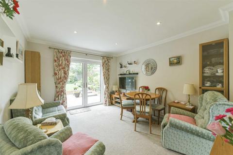 86 Berry Meade, Ashtead, KT21 1SG