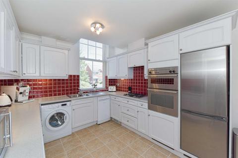 7, York Court Manor Crescent, Epsom, KT19 7EY