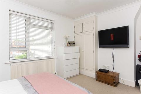 2 Wyeths Road, Epsom, KT17 4EB