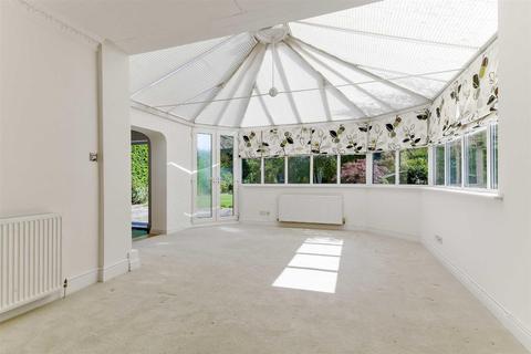 26 The Green, Epsom, KT17 3JN