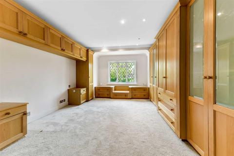 26 The Green, Epsom, KT17 3JN
