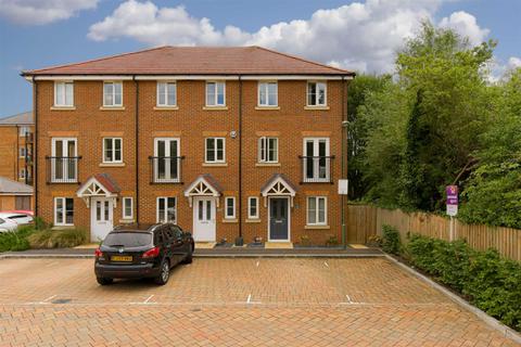33 Winter Close, Epsom, KT17 1AH